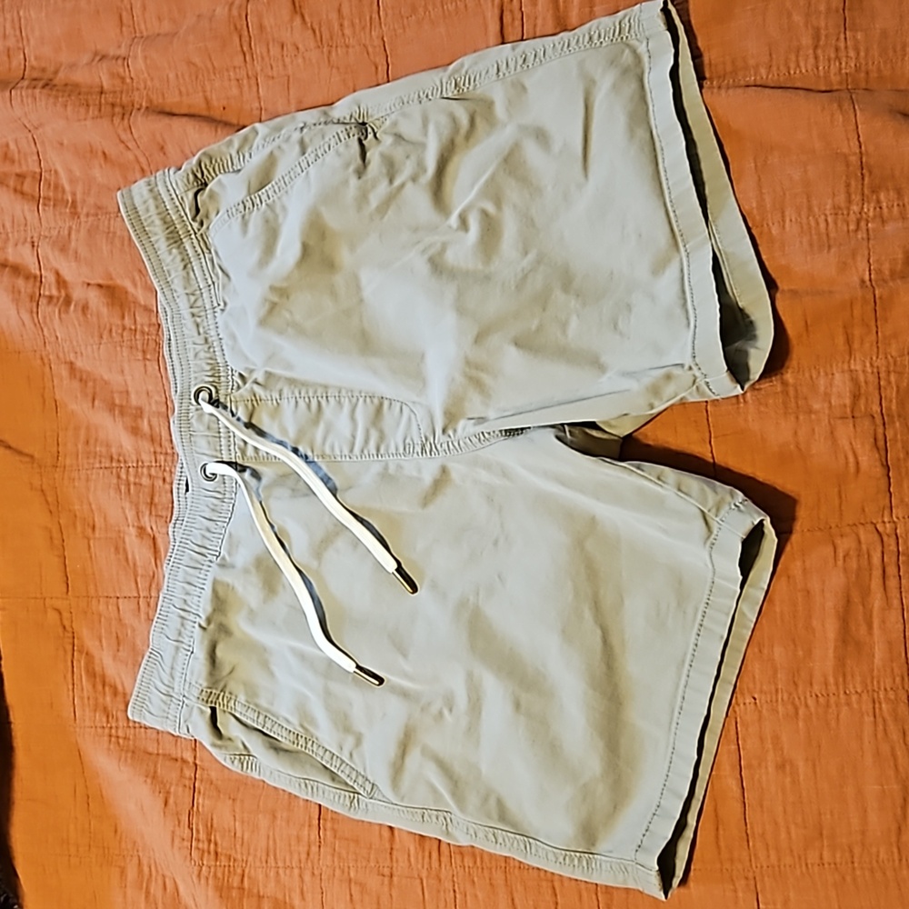 Hollister size small 7" jogger shorts